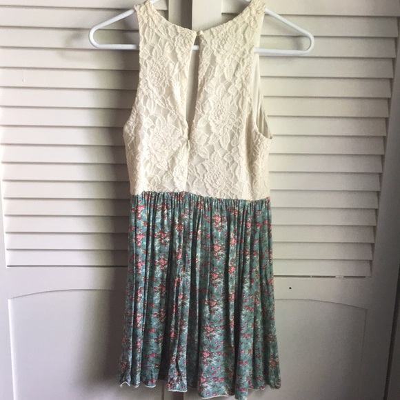 Sleeveless Sunday Dress | Speechless - Picture 2 of 3